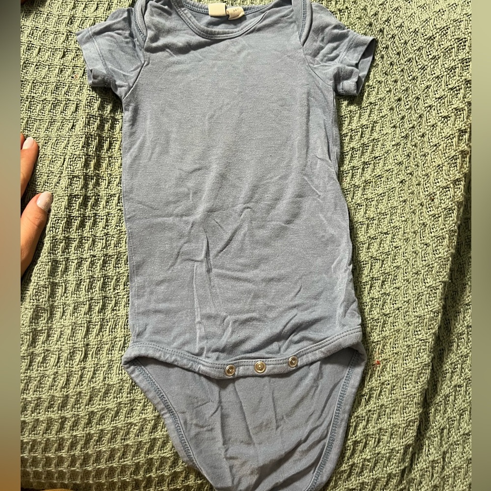 Kyte baby short sleeve body suit blue